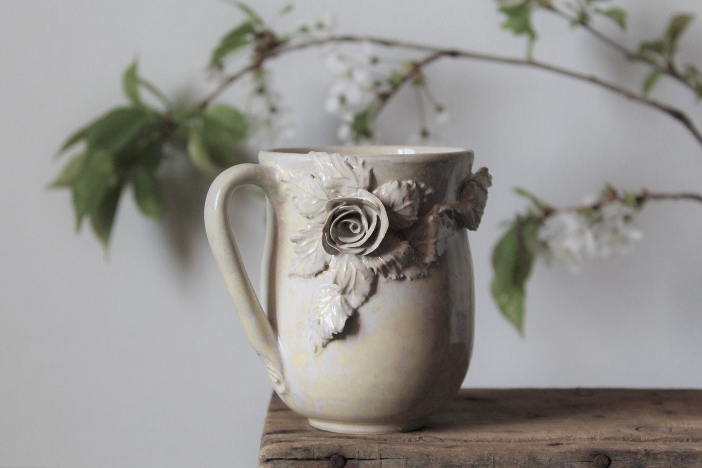 Alice Tazza in gres color crema con rose - 2' design