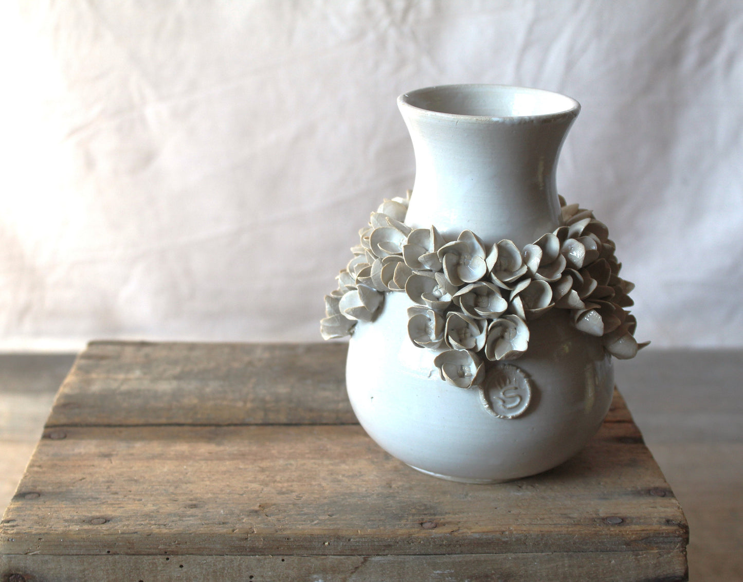 Ortensia - Romantico vaso in gres bianco - SU ORDINAZIONE