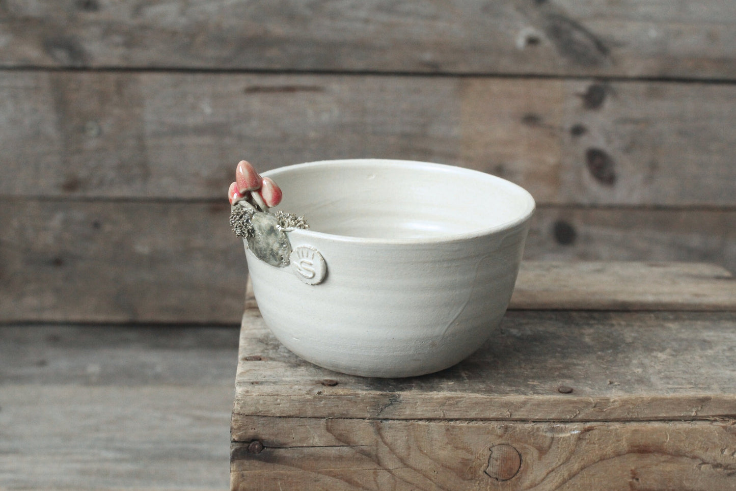 Funghetti rosa e muschio - Ciotola in gres con smalto chiaro