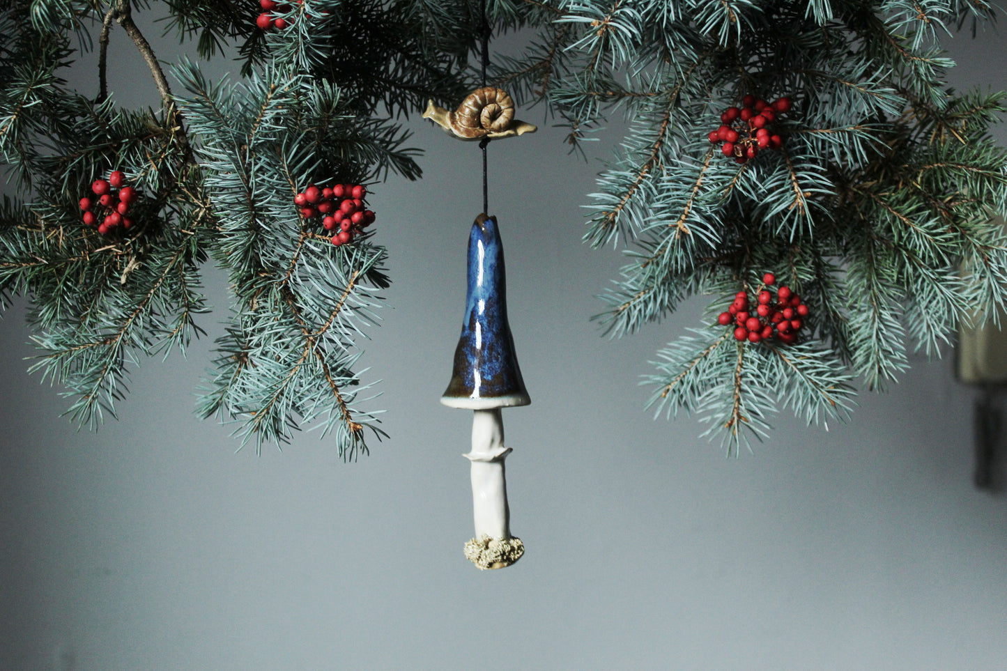 Campanella in gres blu con lumachina