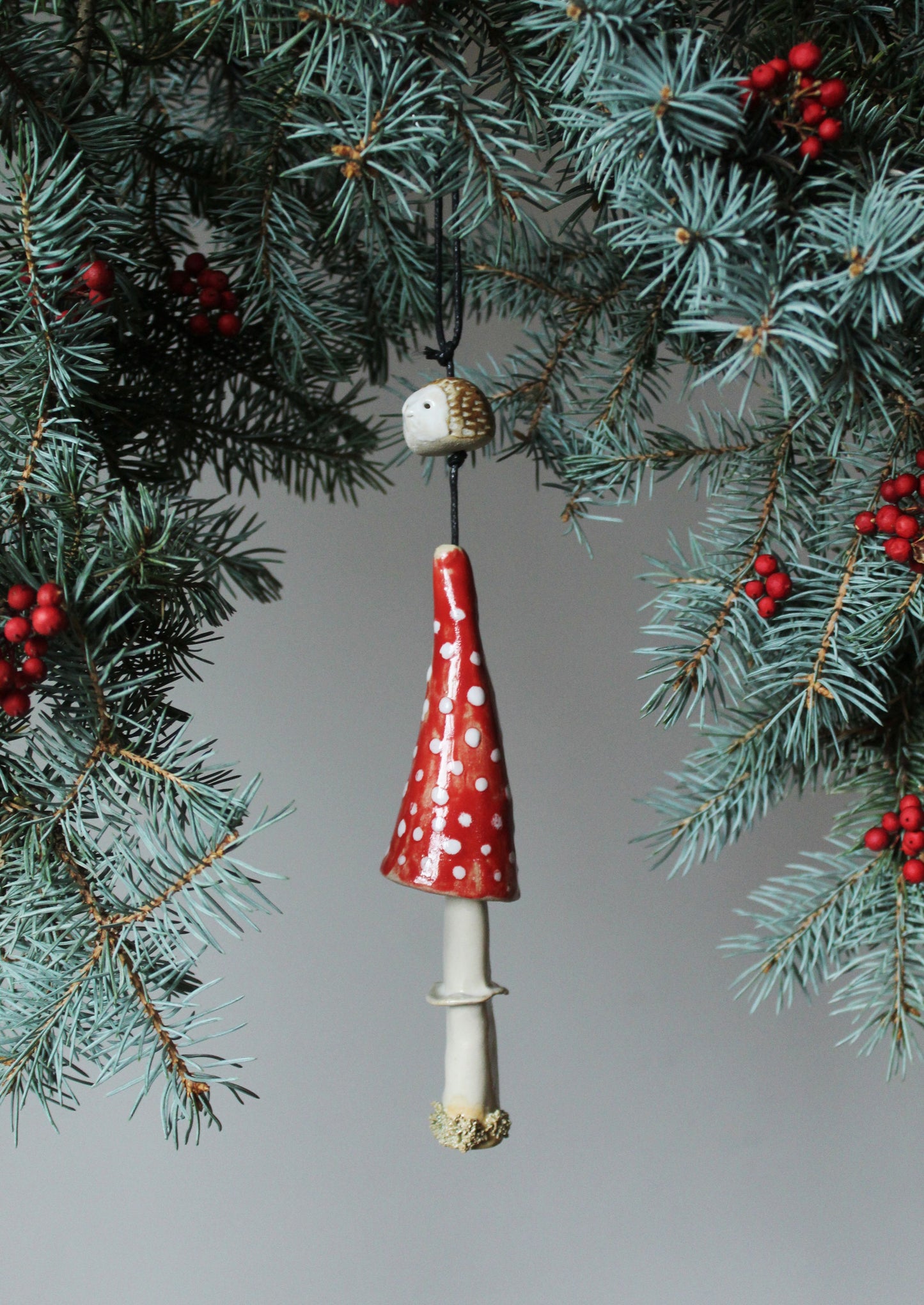 campanellina a forma di fungo con riccio. Decorazione natalizia