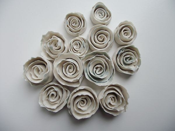 Collana in porcellana con tre rose - porcellana bianca di Limoges