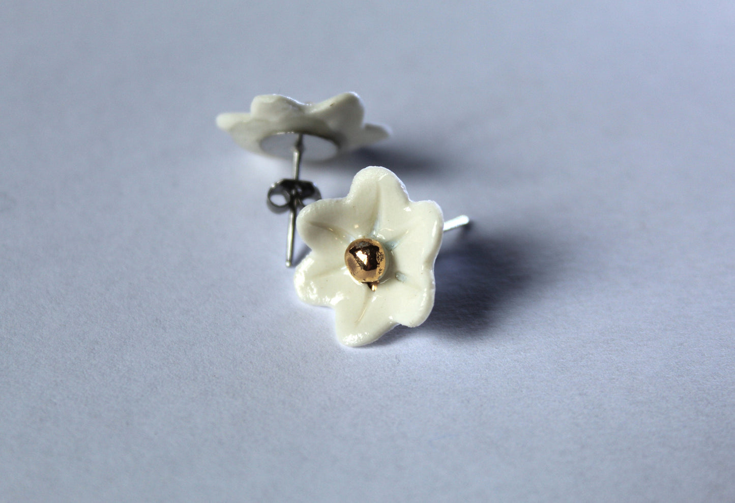 Orecchini in porcellana di limoges con centro in oro zecchino