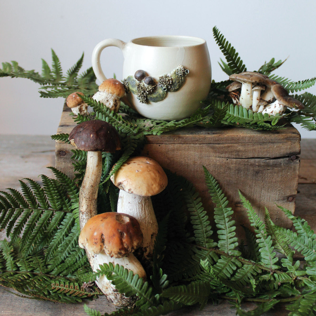 tazza in gres L'Officina con funghi misti