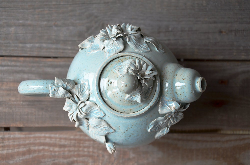 Teiera "Margherita"  in gres  smaltato di azzurro granito con fiori e foglie
