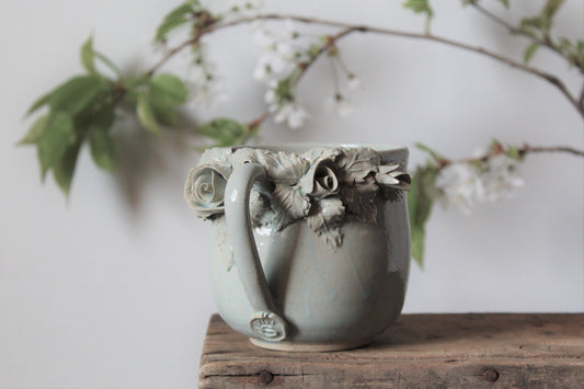 Alice  - Tazza in gres azzurra con rose  -  design 1