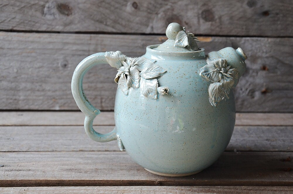 Teiera "Margherita"  in gres  smaltato di azzurro granito con fiori e foglie