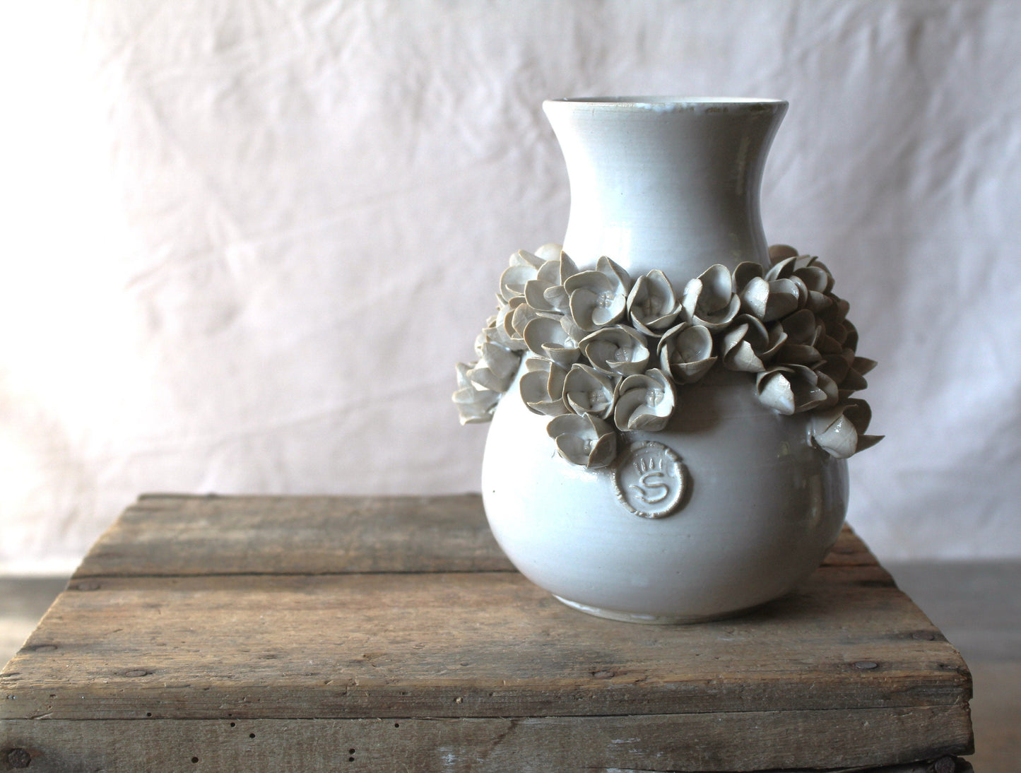 Ortensia - Romantico vaso in gres bianco - SU ORDINAZIONE