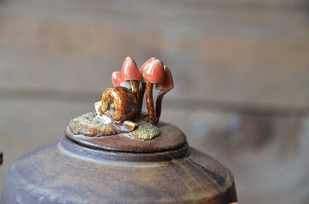 Teiera in gres -  marrone con funghi e lumachina - gres