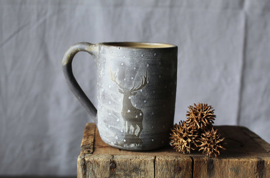 Tazza in gres  "Un cervo nella neve"  -  gres -