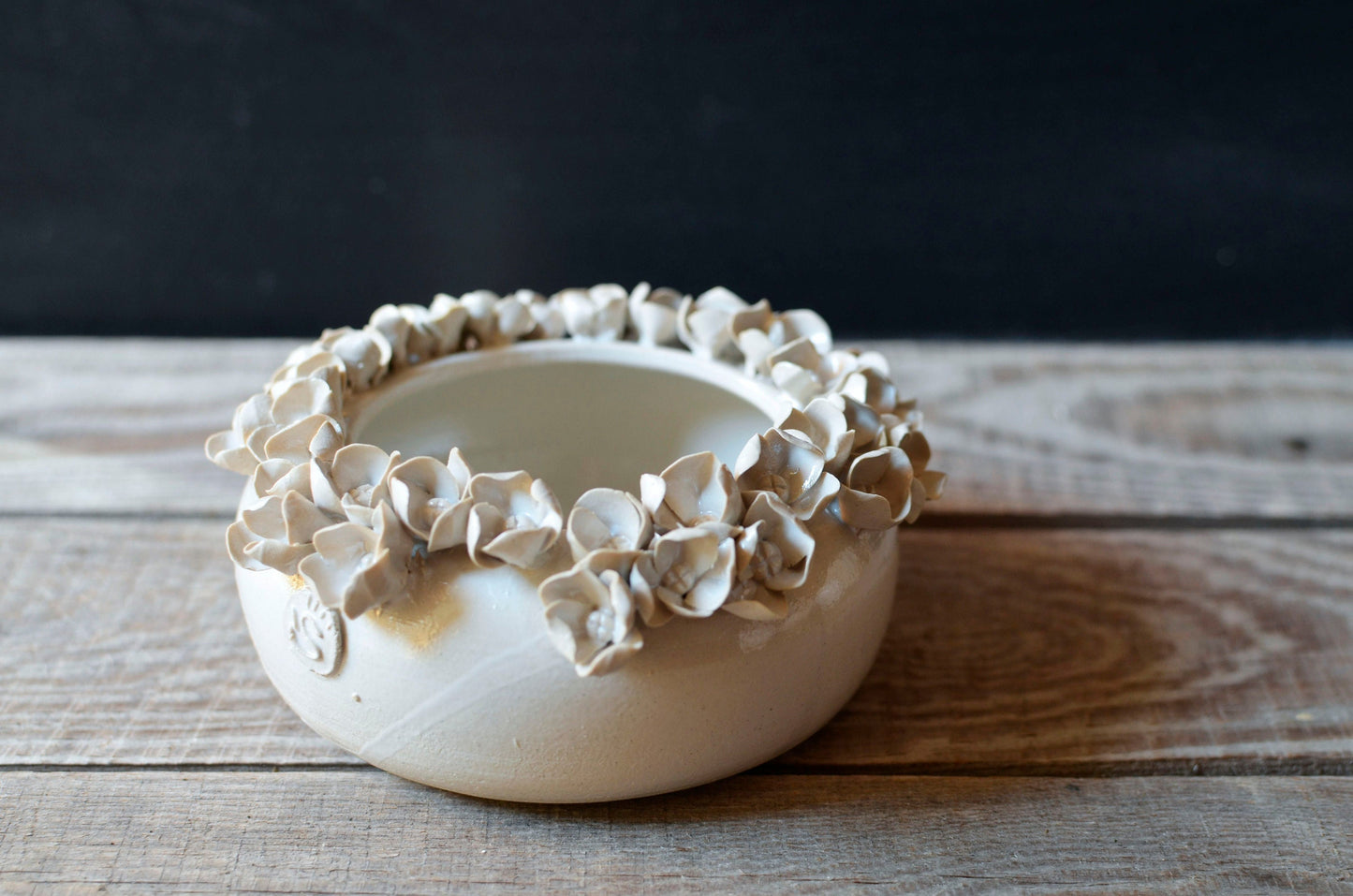 Romantica piccola ciotola/vaso bianco in gres con fiori di  ortensia -  gres -