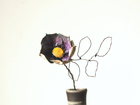 Fiore in gres di colore azzurro e lilla
