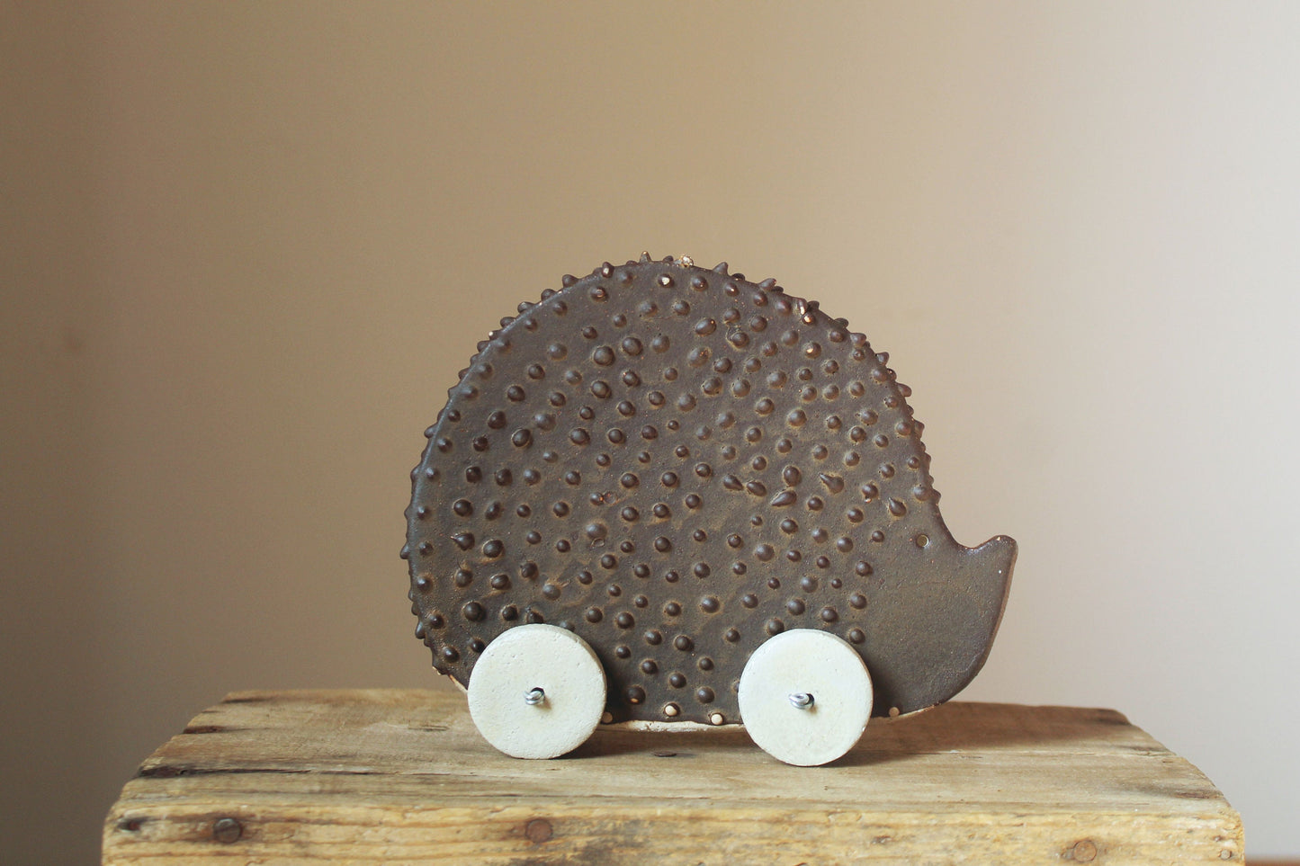 Riccio di ceramica con ruote - Home decor
