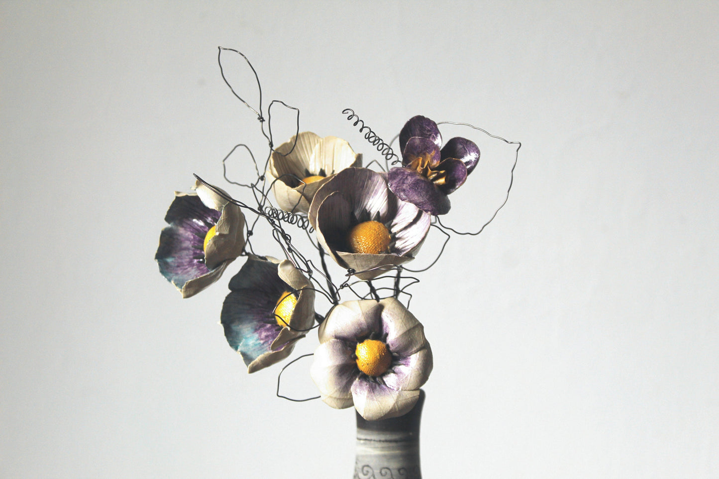Rosa in gres con stelo in ferro