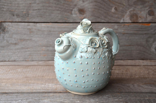 Teiera "Alice nel Paese delle Meraviglie" con puntini - IN PRODUZIONE -  in gres  smaltato di azzurro granito con tralci di rose