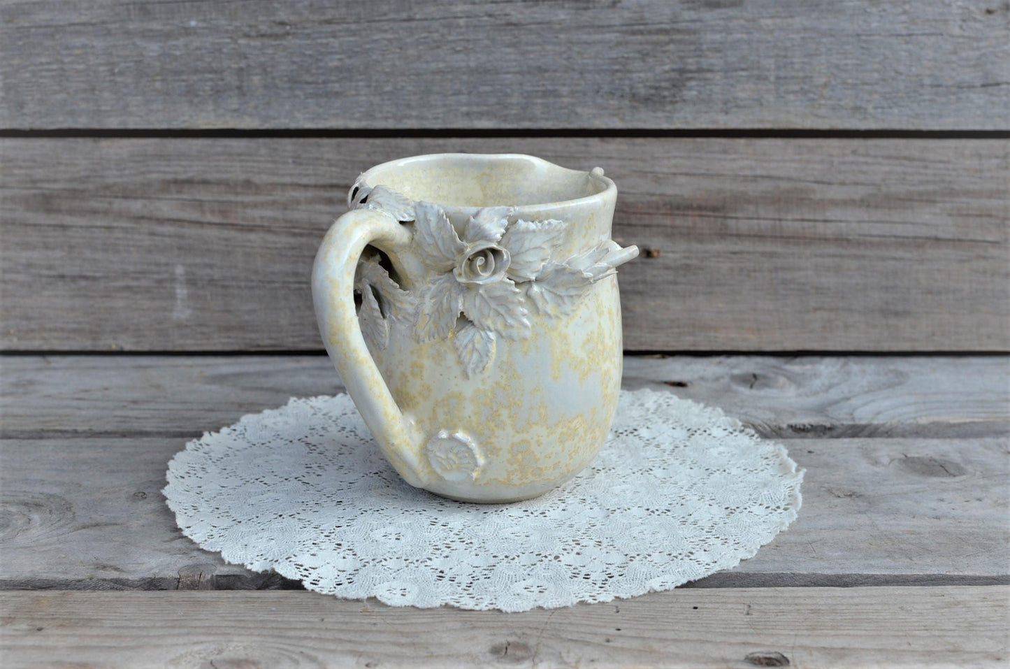 Brocca per il latte / lattiera "Alice nel paese delle meraviglie" color crema con rose  - IN PRODUZIONE- gres