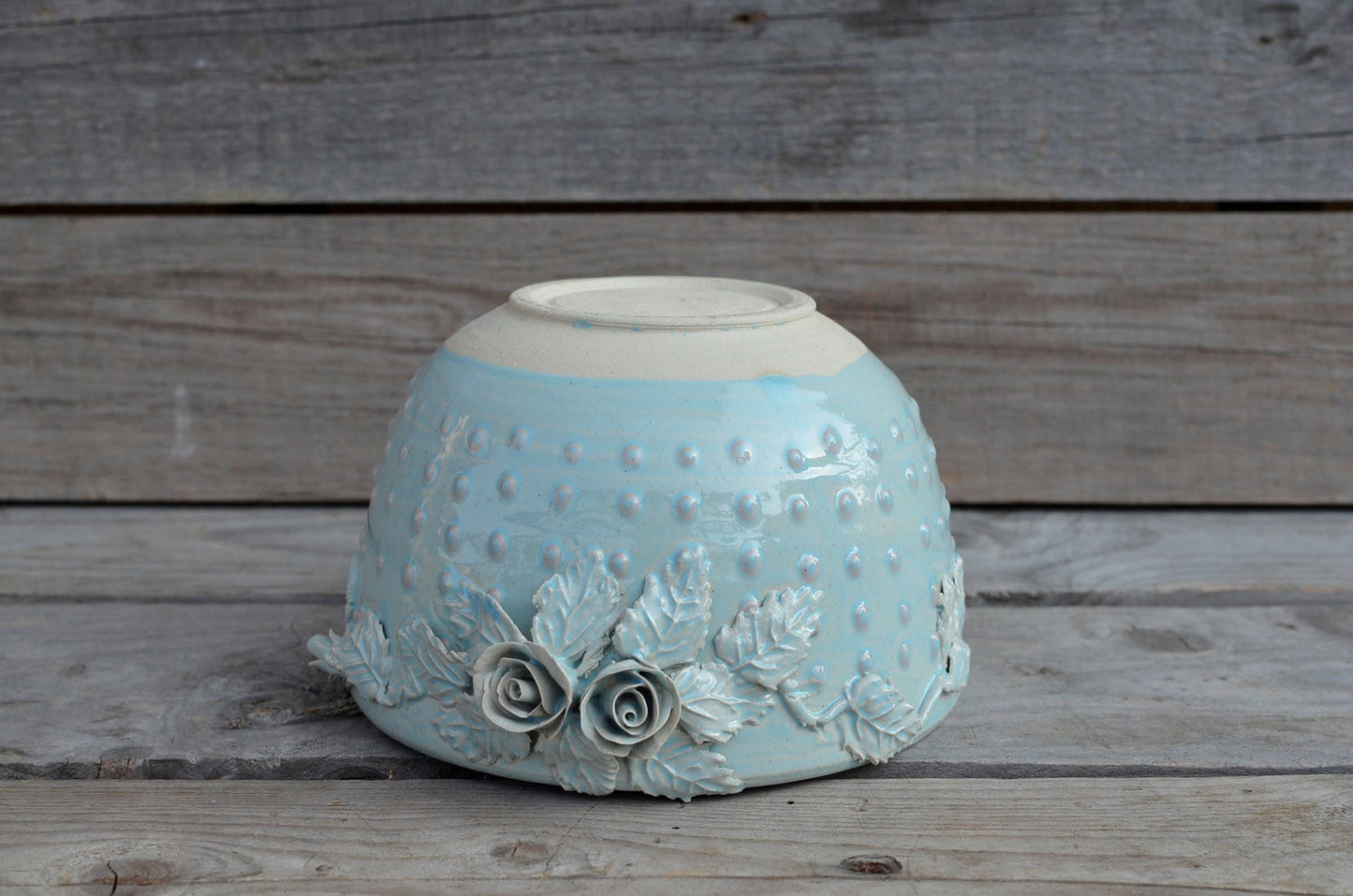 Ciotola azzurra con rose e  puntini rosa- gres -