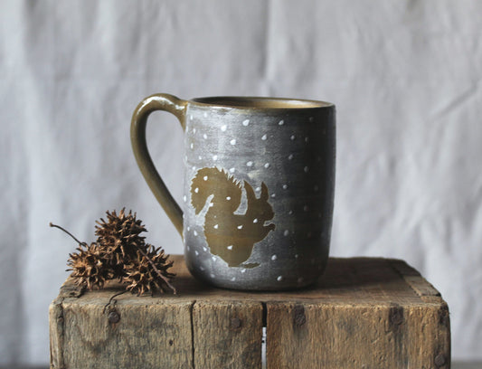 Tazza in gres  "Uno scoiattolo nella neve"  -  gres -
