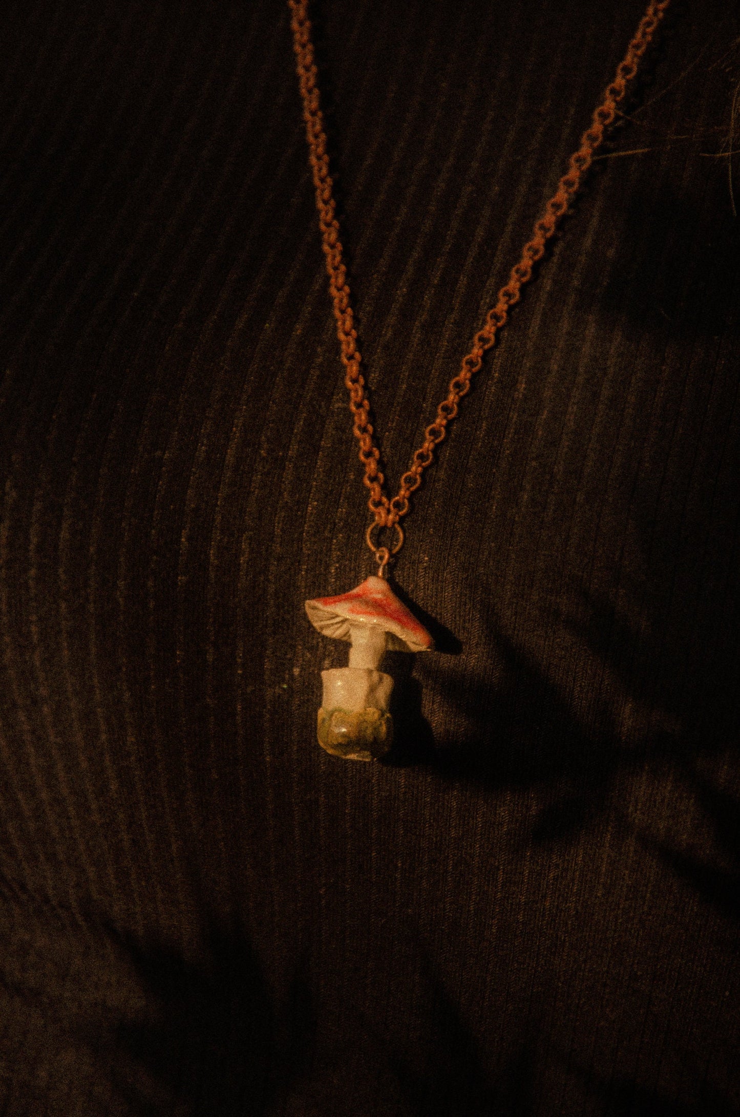 Amanite - Collana con un fungo in gres