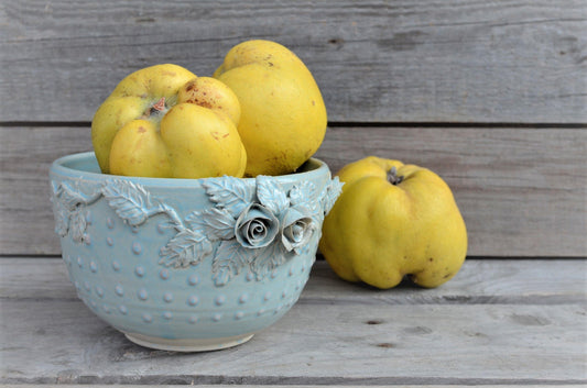Ciotola azzurra con rose e  puntini rosa- gres -