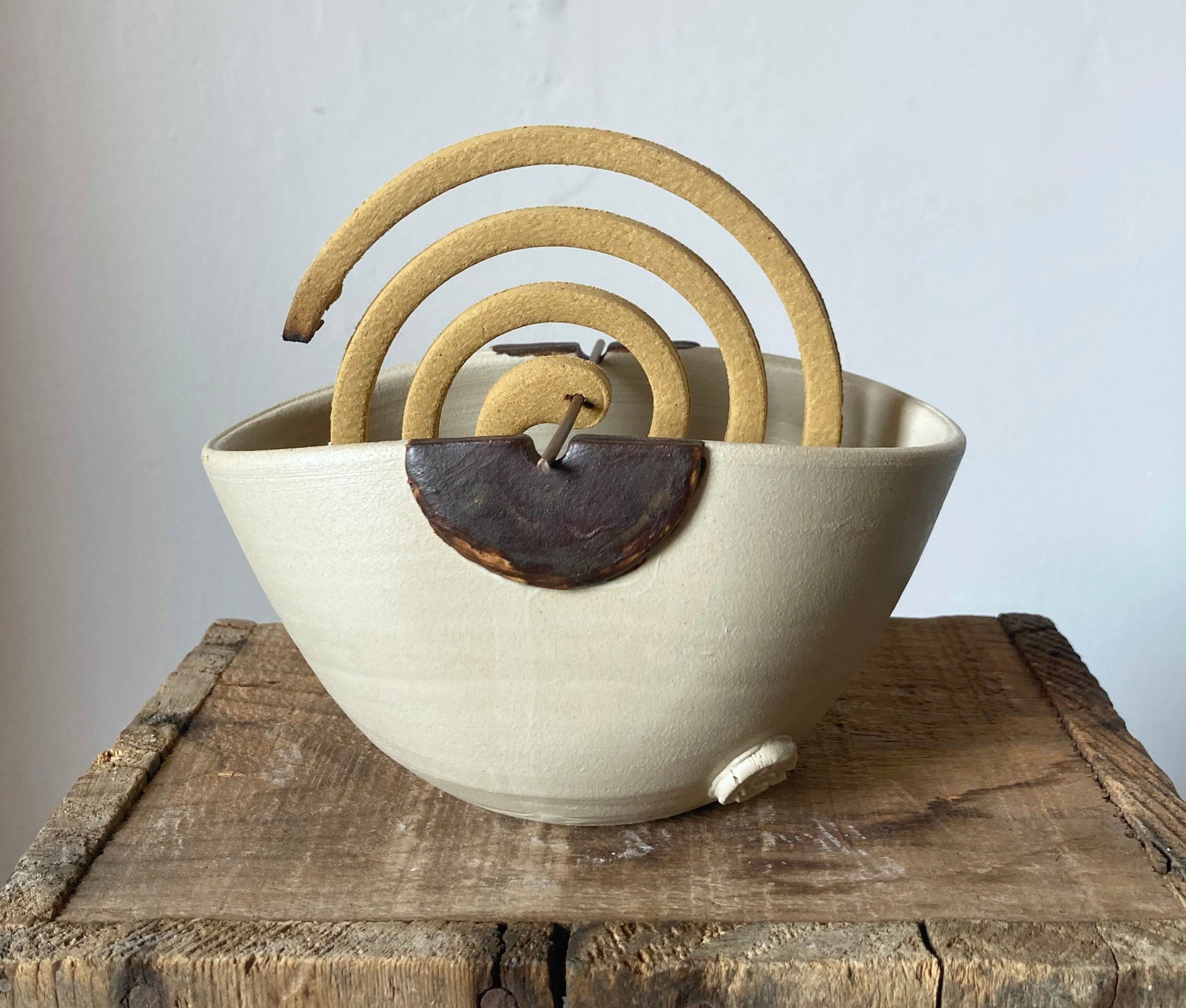 Porta zampirone in ceramica bianco e marrone