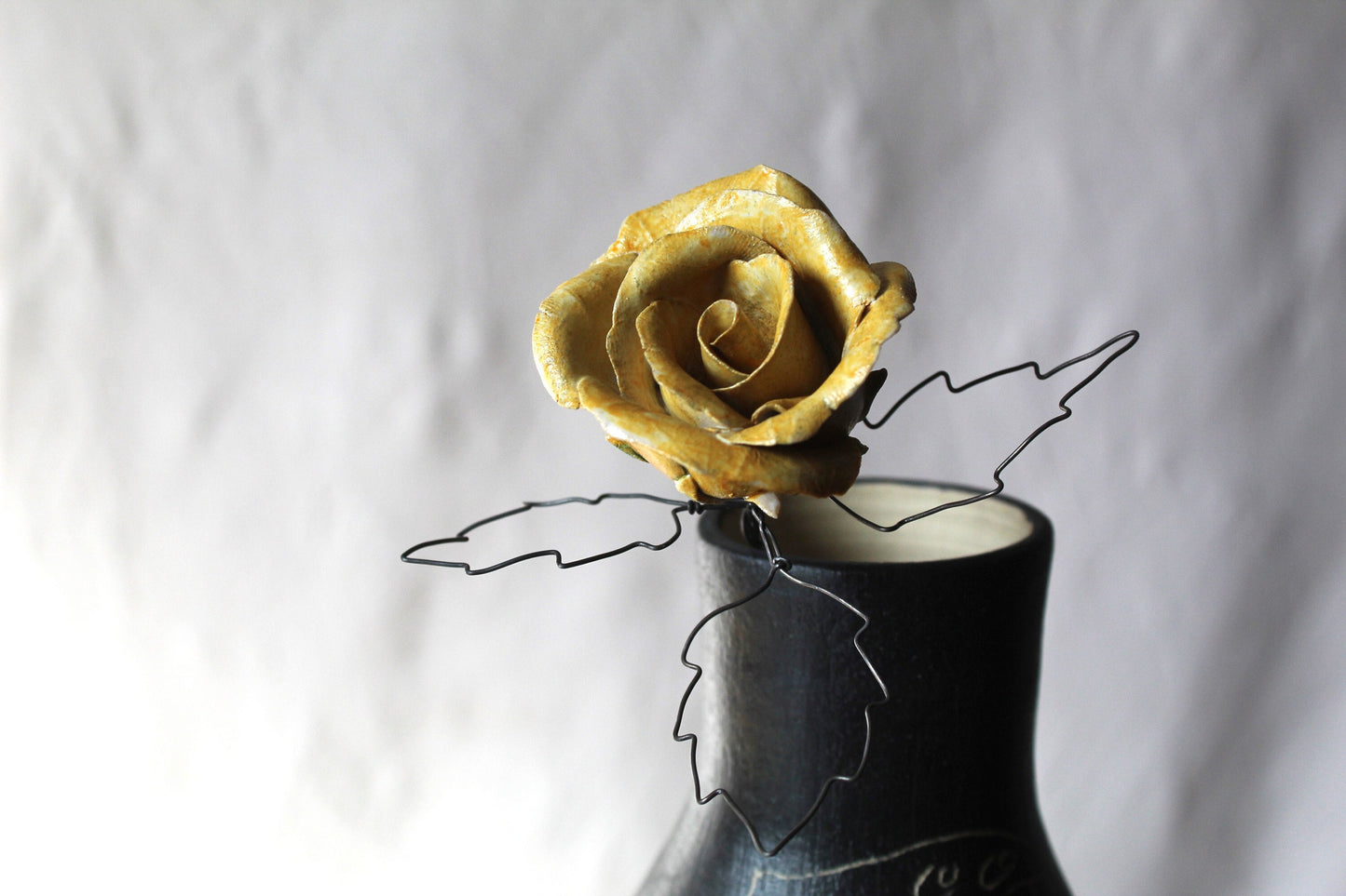 rosa gialla in gres con stelo in ferro