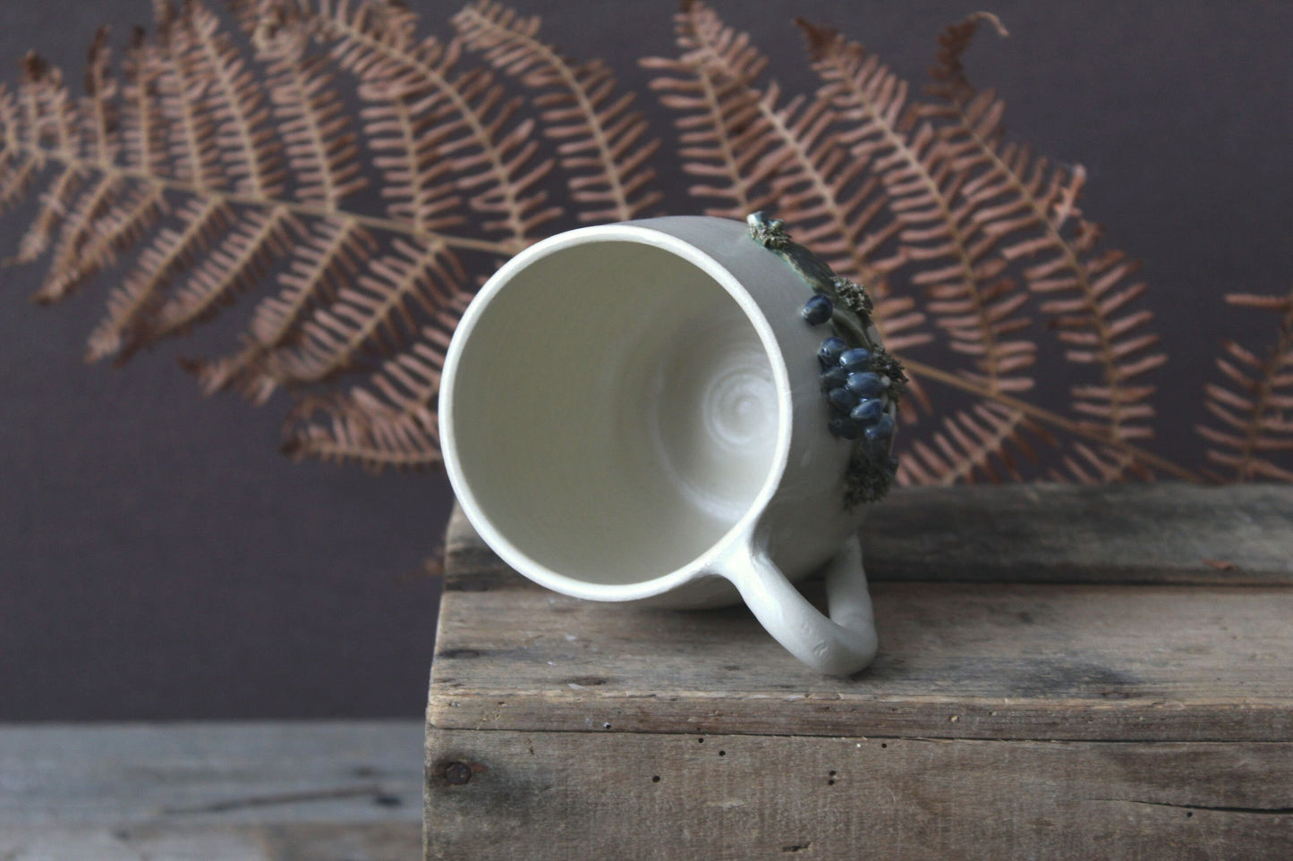 Tazza in gres  con funghetti blue  -  smalto chiaro - gres