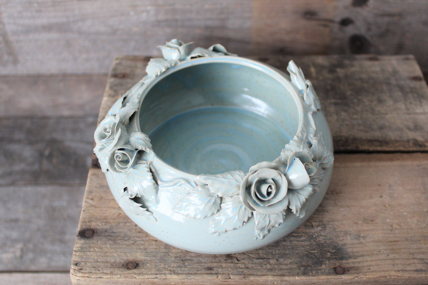 Romantica piccola ciotola/vaso azzurra in gres con fiori di  rosa  - gres -