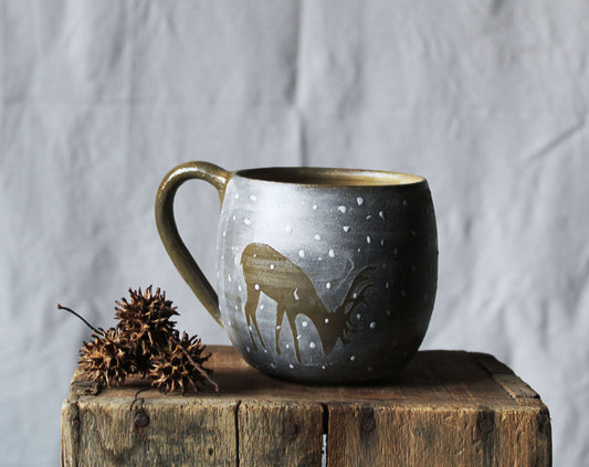 Tazza in gres  "il cervo che bruca"  -  gres - IN PRODUZIONE