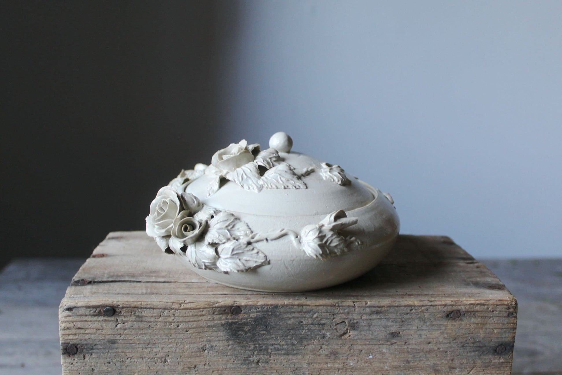 Scatola in gres per contenere caramelle o zucchero . Prodotto artigianale