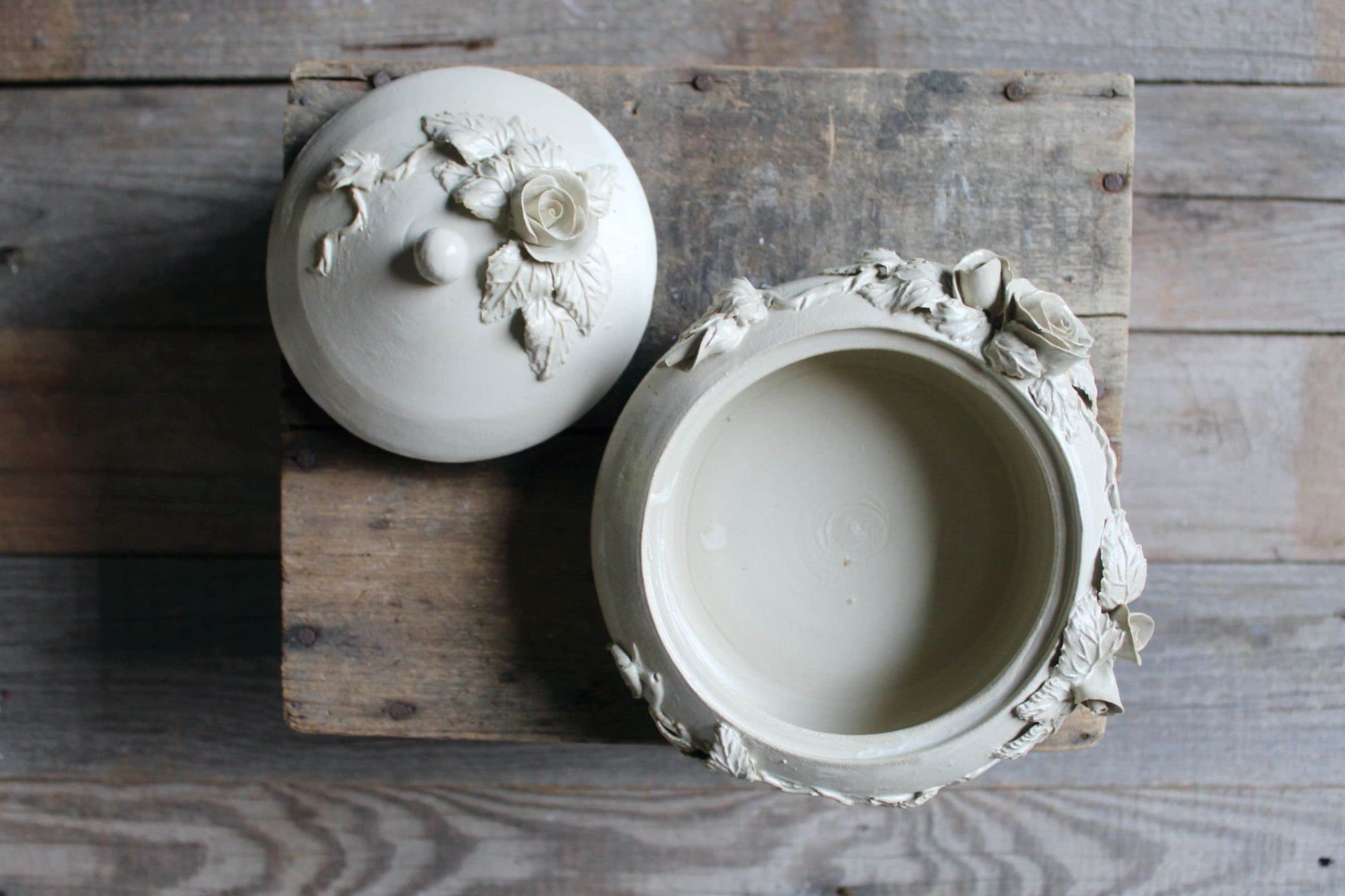 Scatola in gres per contenere caramelle o zucchero . Prodotto artigianale