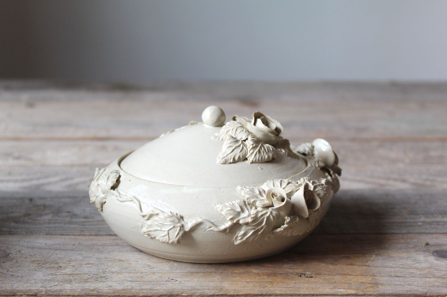 Scatola in gres per contenere caramelle o zucchero . Prodotto artigianale