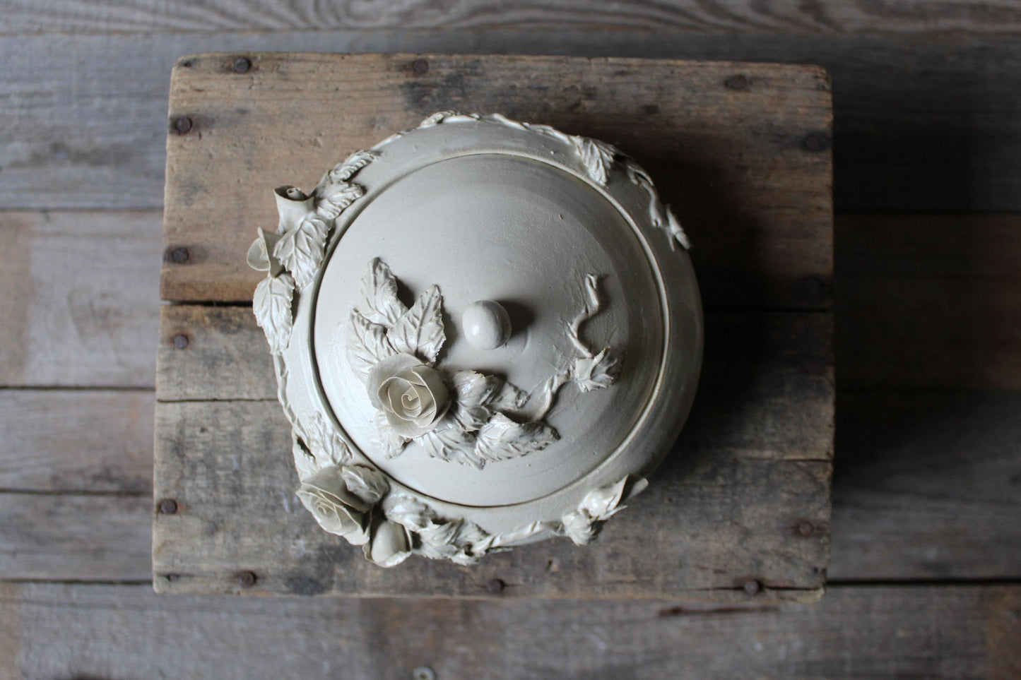 Scatola in gres per contenere caramelle o zucchero . Prodotto artigianale