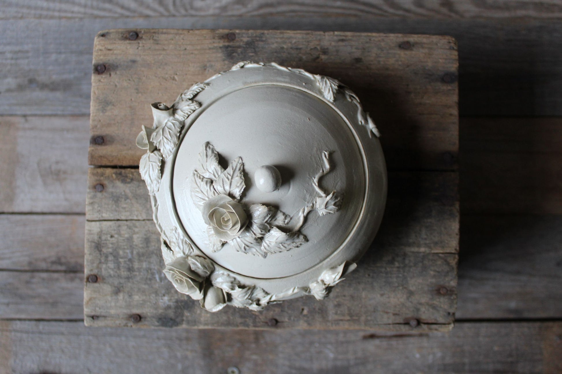 Scatola in gres per contenere caramelle o zucchero . Prodotto artigianale