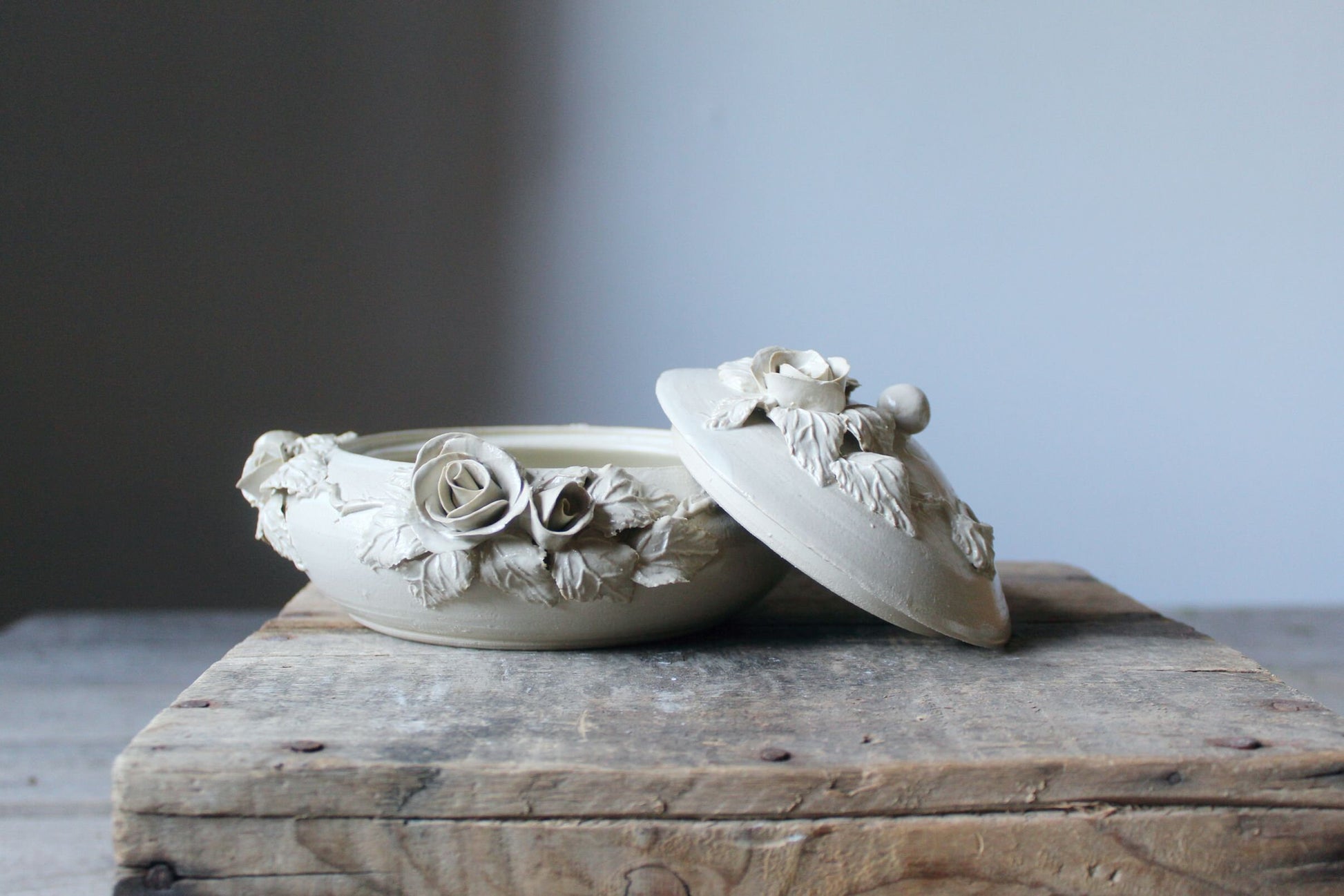 Scatola in gres per contenere caramelle o zucchero . Prodotto artigianale