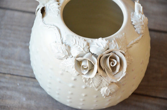 Vaso con rose e puntini rosa in gres - SU ORDINAZIONE