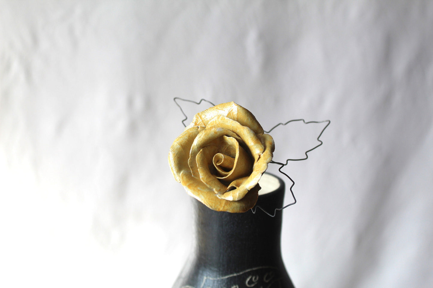 rosa gialla in gres con stelo in ferro