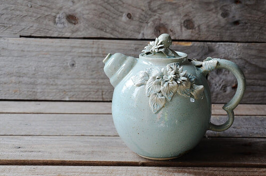 Teiera "Margherita"  in gres  smaltato di azzurro granito con fiori e foglie