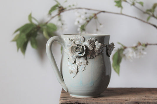 Alice Tazza in gres azzurra con rose -  design 2 - IN PRODUZIONE