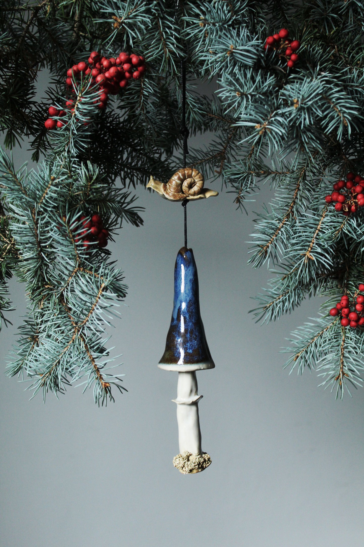 Campanella in gres blu con lumachina 