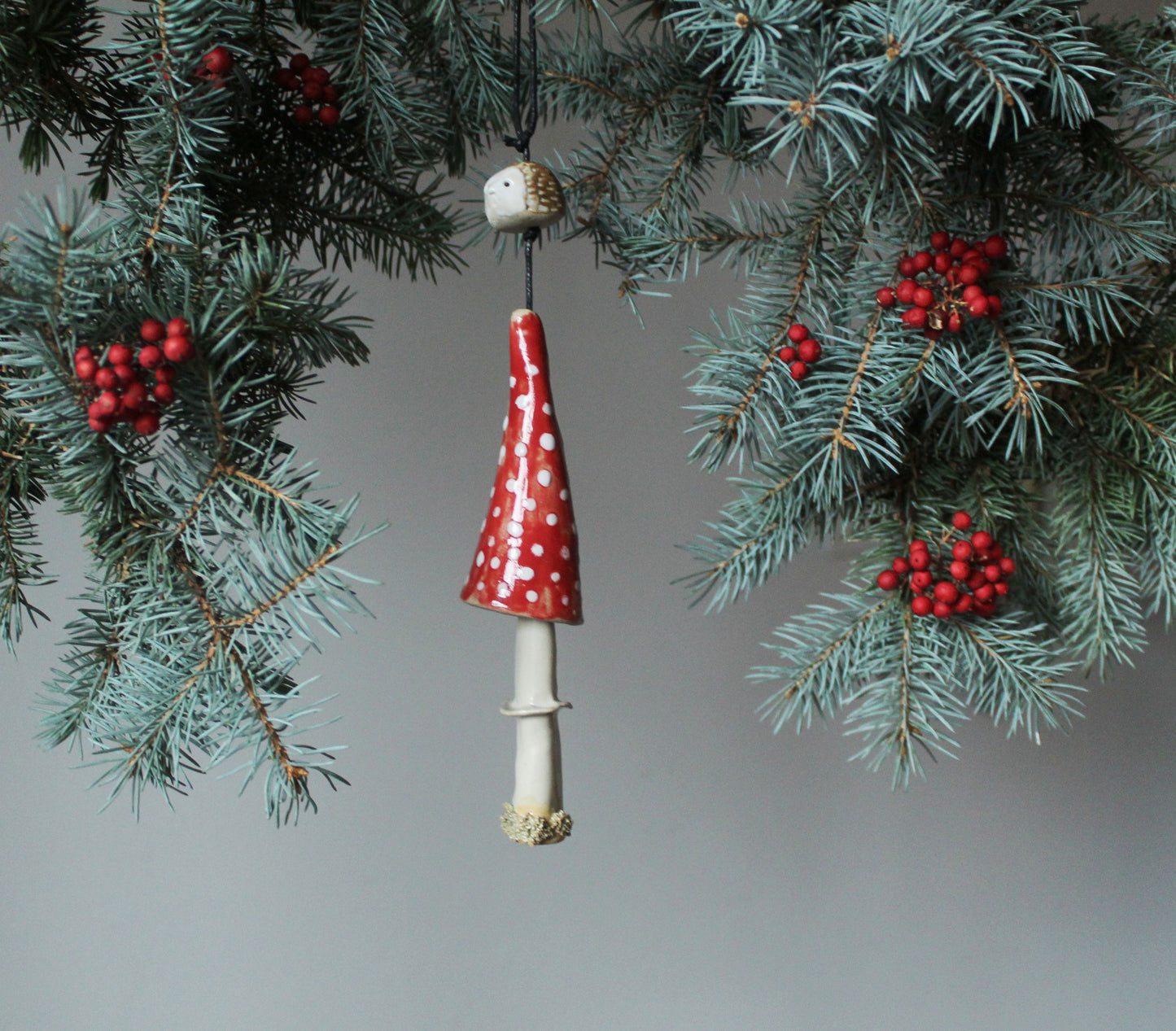 campanellina a forma di fungo con riccio. Decorazione natalizia