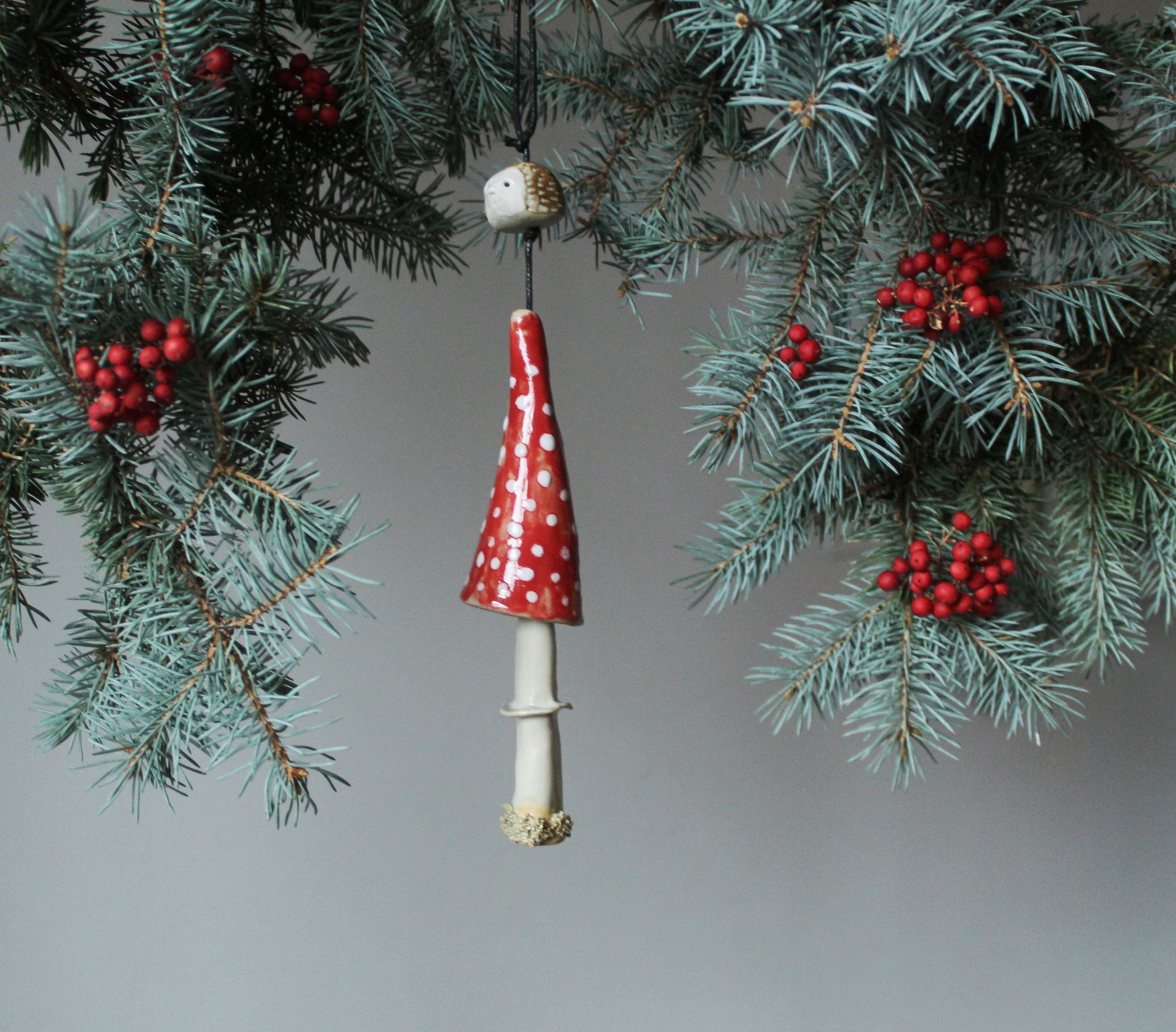 campanellina a forma di fungo con riccio. Decorazione natalizia