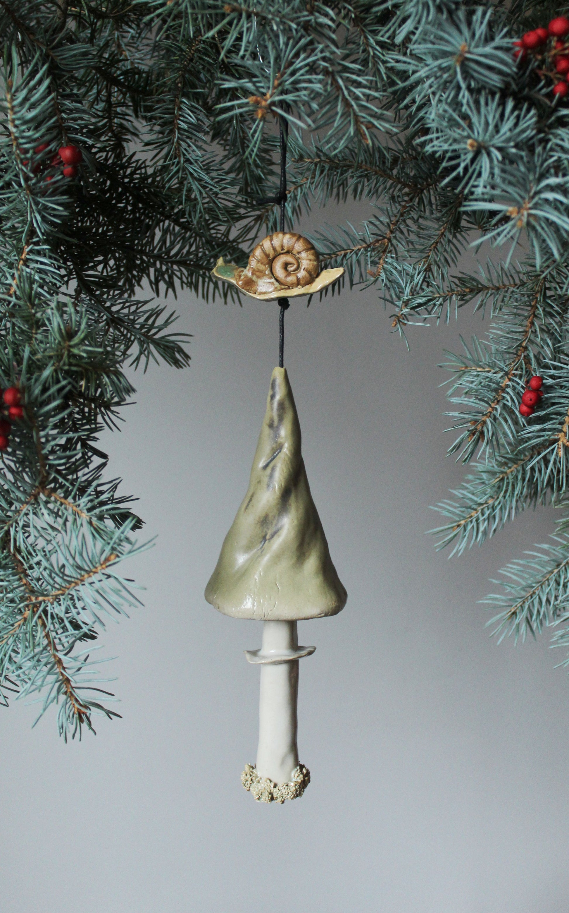 campanellina a forma di fungo con lumachina. Decorazione natalizia