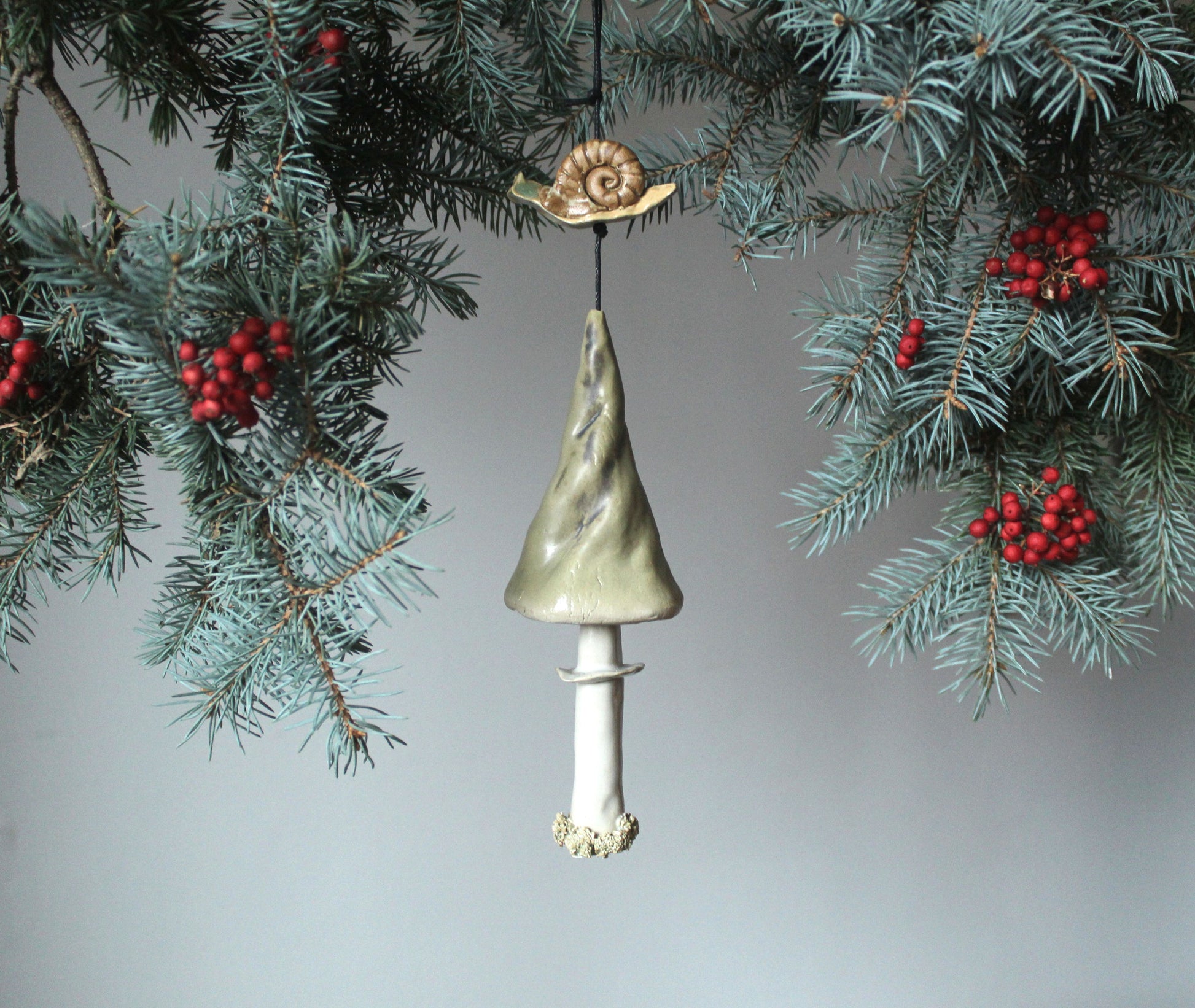 campanellina a forma di fungo con lumachina. Decorazione natalizia