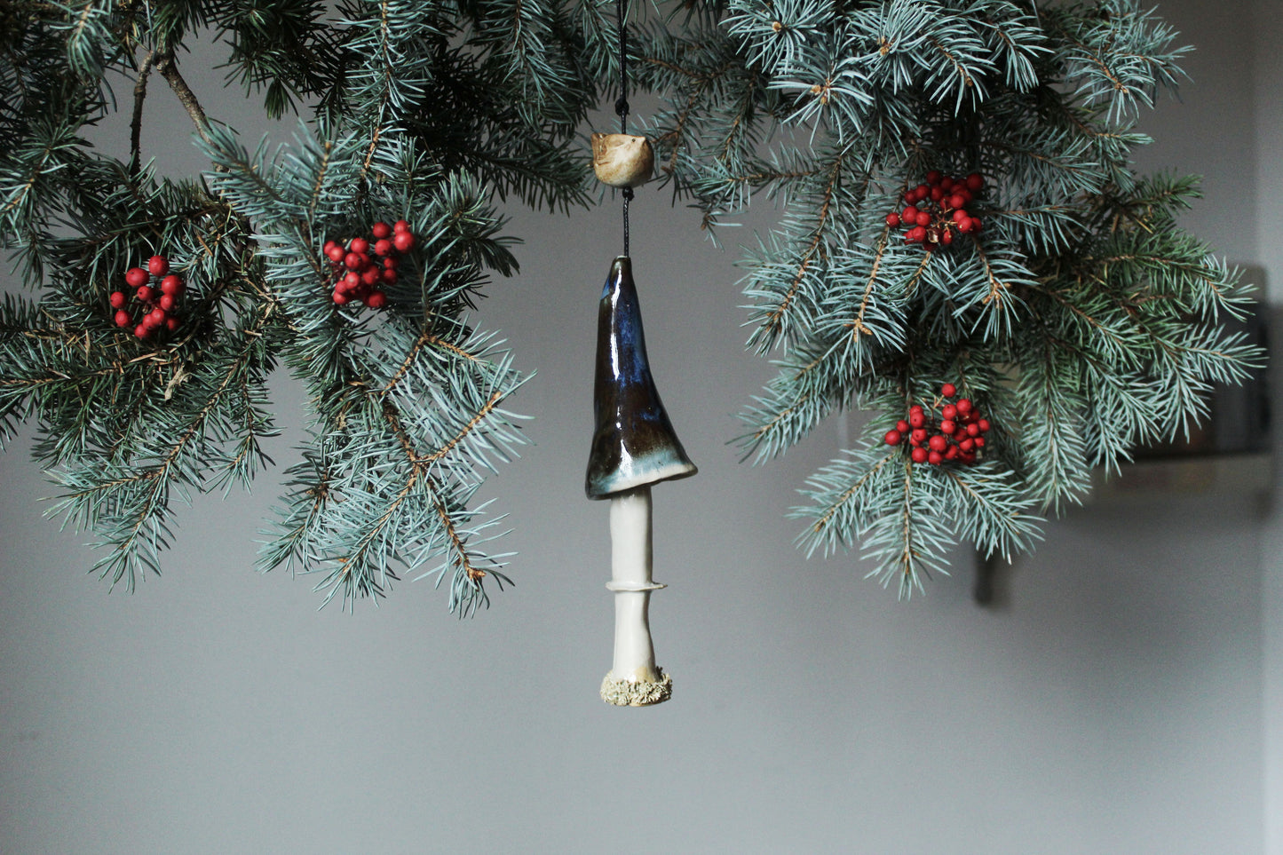 Fungo blu con uccellino - decorazione da appendere - campanella
