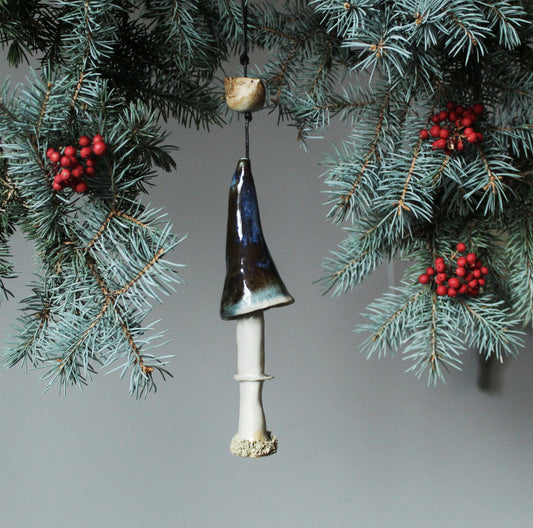 Fungo blu con uccellino - decorazione da appendere - campanella