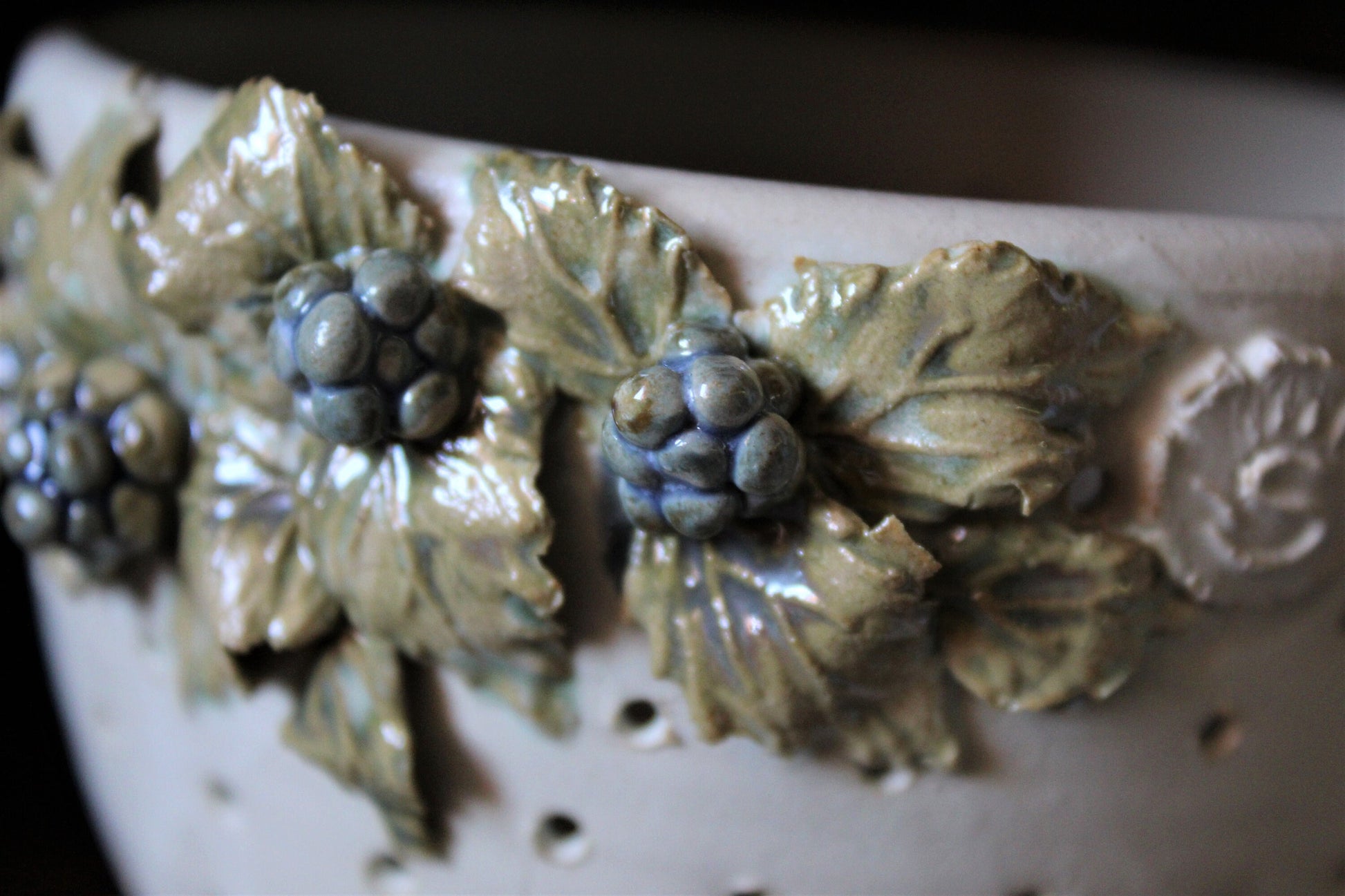 ciotola scola frutti di bosco con more