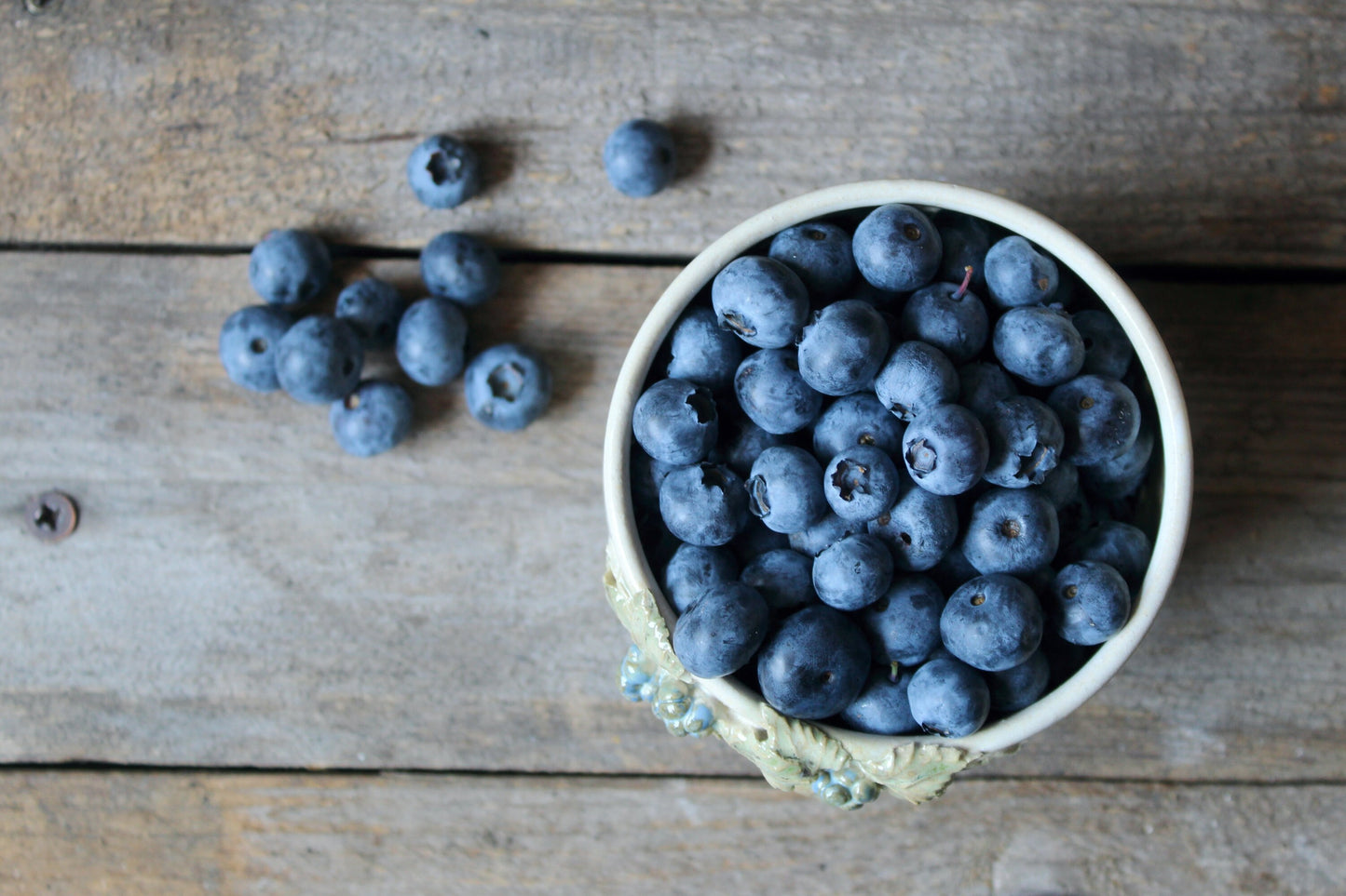 ciotola scola frutti di bosco con more