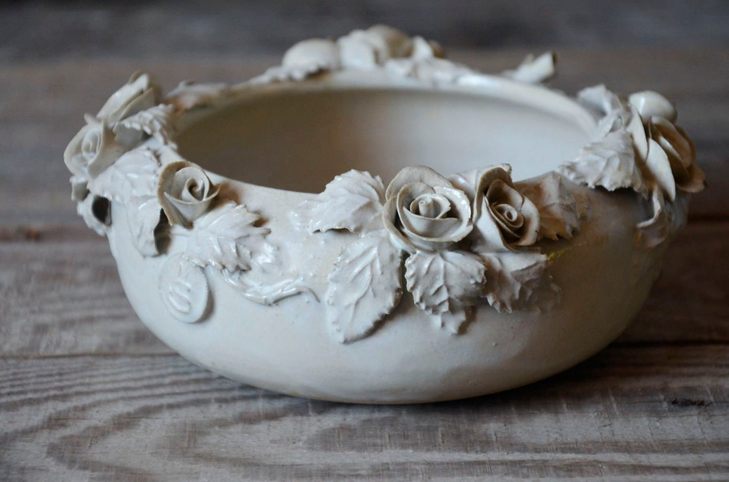 Romantica piccola ciotola/vaso avorio in gres con fiori di  rosa  - gres -