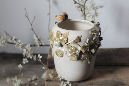 Romantico vaso in gres con due uccellini, rovi e more  - IN PRODUZIONE - gres -